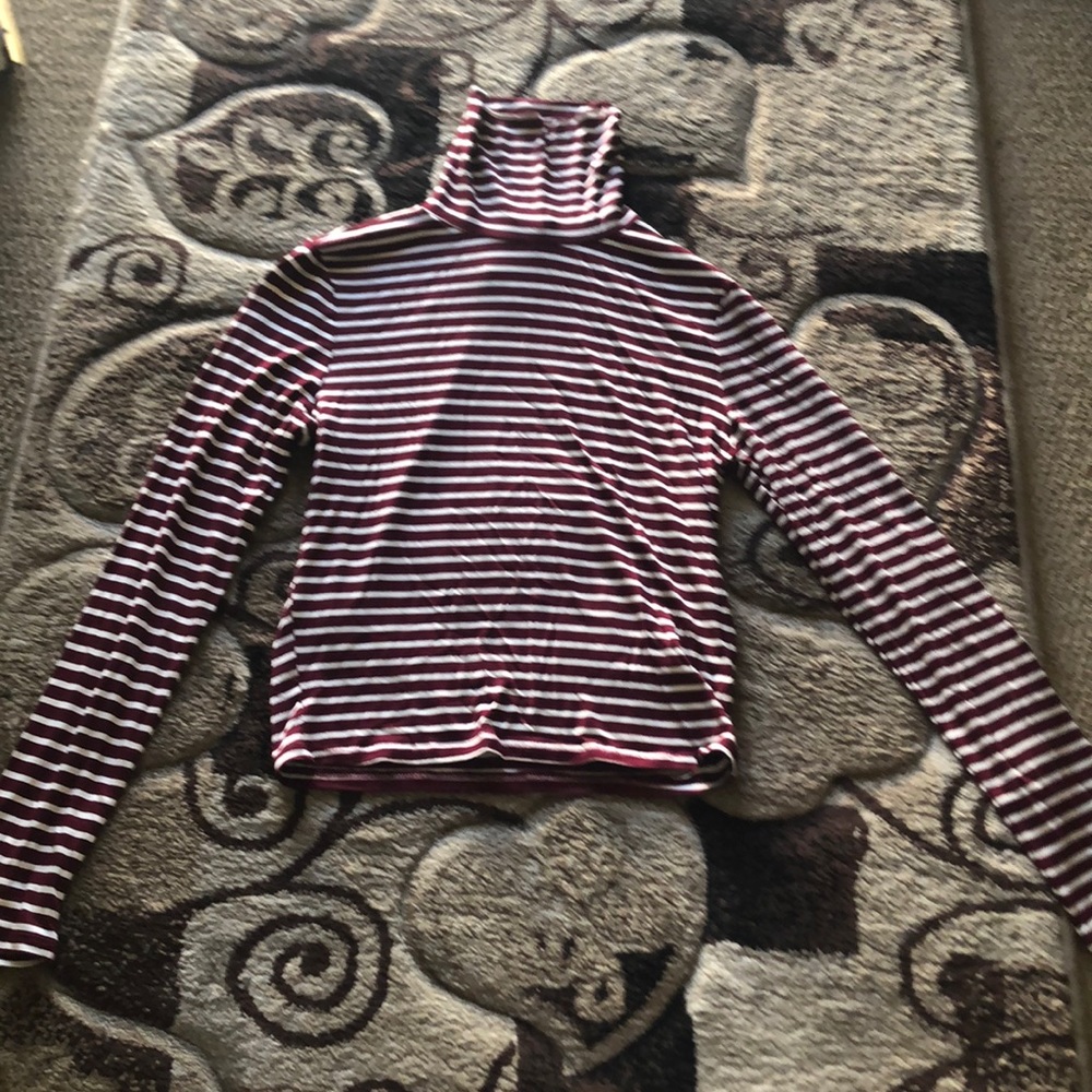 A cute cropped shirt.